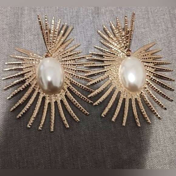 Zara Radiance Large Pearl Heart Crown Sunburst Beam Ray Regal Royal Gold Earring - Picture 13 of 16